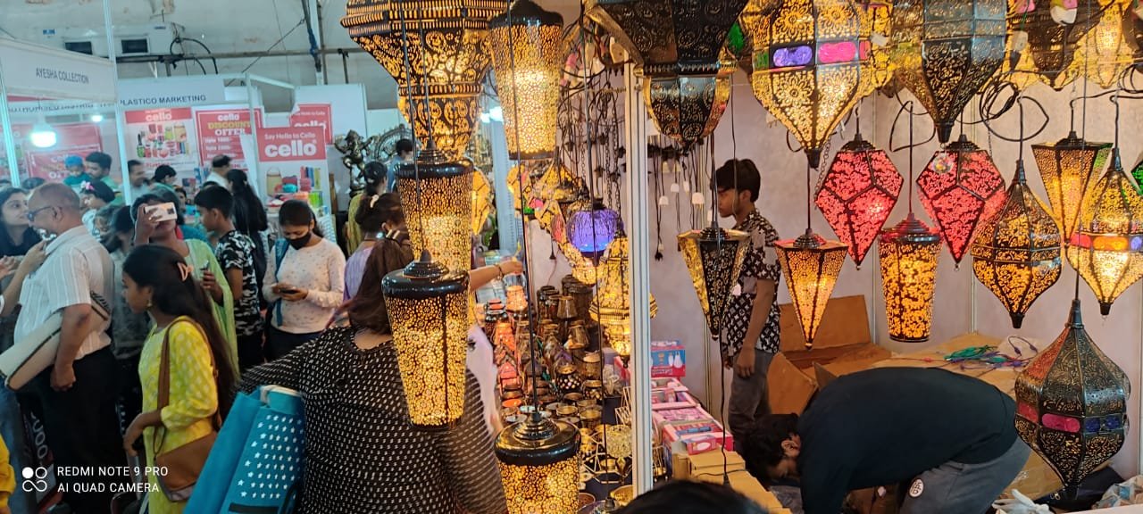 Ranchi Mega Trade Fair : वित्त मंत्री रामेश्वर उरांव भी पहुंचे ट्रेड फेयर, एक ही प्लेटफार्म के शहरवासियों को नीचे मिल रहा हर सामान Ranchi Mega Trade Fair: Finance Minister Rameshwar Oraon also reached the trade fair, the residents of the same platform are getting everything below