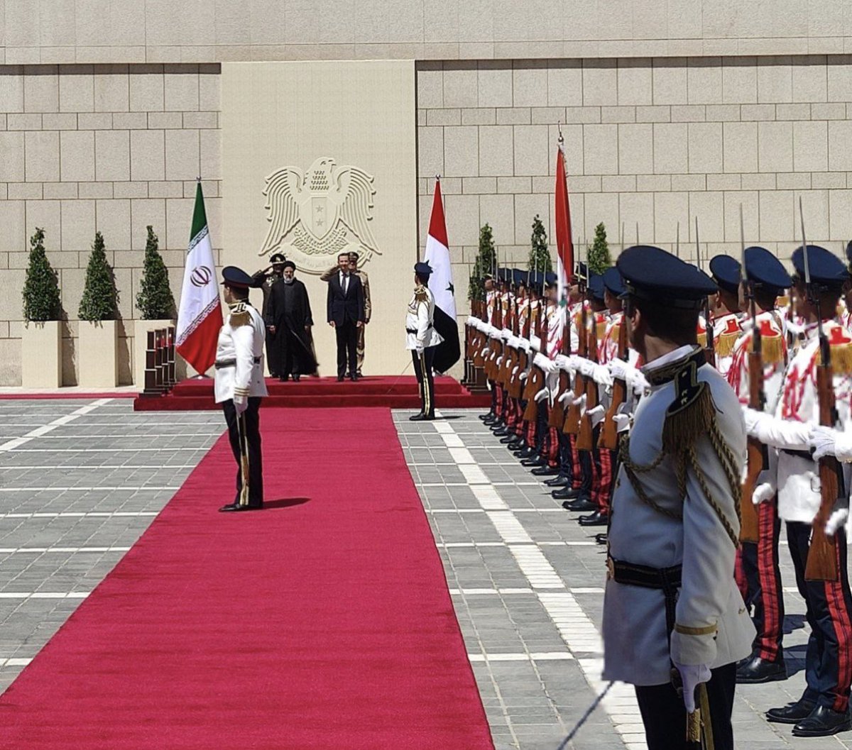 وابن الأسد خلف أسد يبقى الأسد في كل حال
 والكلب لـ اتطـاول على رجل الأسـد مـا طـالها 
2007
#صالح_الاحمدي 
#الحرية_لعبدالرحمن_العيوي