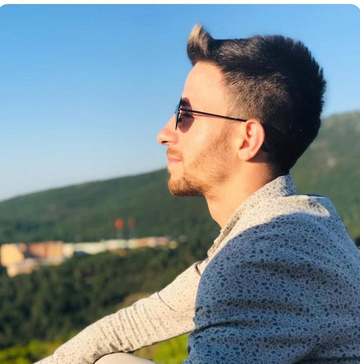 gordyyaeenn's tweet photo. Kurdish singer , Cihan Aymaz has been brutally murdered by a fascist  Turk in Istanbul

He was stabbed to death in Kadikoy neighborhood of Istanbul for not singing the favorite song of a group of fascist Turks https://t.co/9dO9TI9Vqi