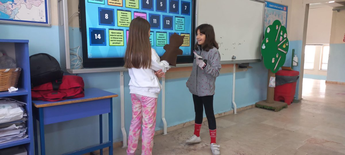 harezmi2022fsio's tweet photo. Canva, GoogleForms, Storyjumper,Wordwall,Rakko tools gibi wrb2.0 araçlarını aktif bir şekilde kullanarak öğrencilerimizin Eğlenerek öğrenmelerinin yanı sıra öğrendiklerimizi dijital ortamda uygulamak ve bilişim dünyasında güvenli adımlar atabilmelerini hedeflemekteyiz. https://t.co/nVvbARdTrv