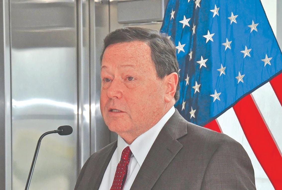 EMBAJADOR DE EEUU DESTACA QUE EN EL SALVADOR LA PRENSA TRABAJA CON AMPLÍA LIBERTAD

Contrario a la crítica de la oposición, el Embajador de Estados Unidos, William Duncan afirmó que en El Salvador los periodistas tienen derecho de trabajar libres de presiones y persecuciones.