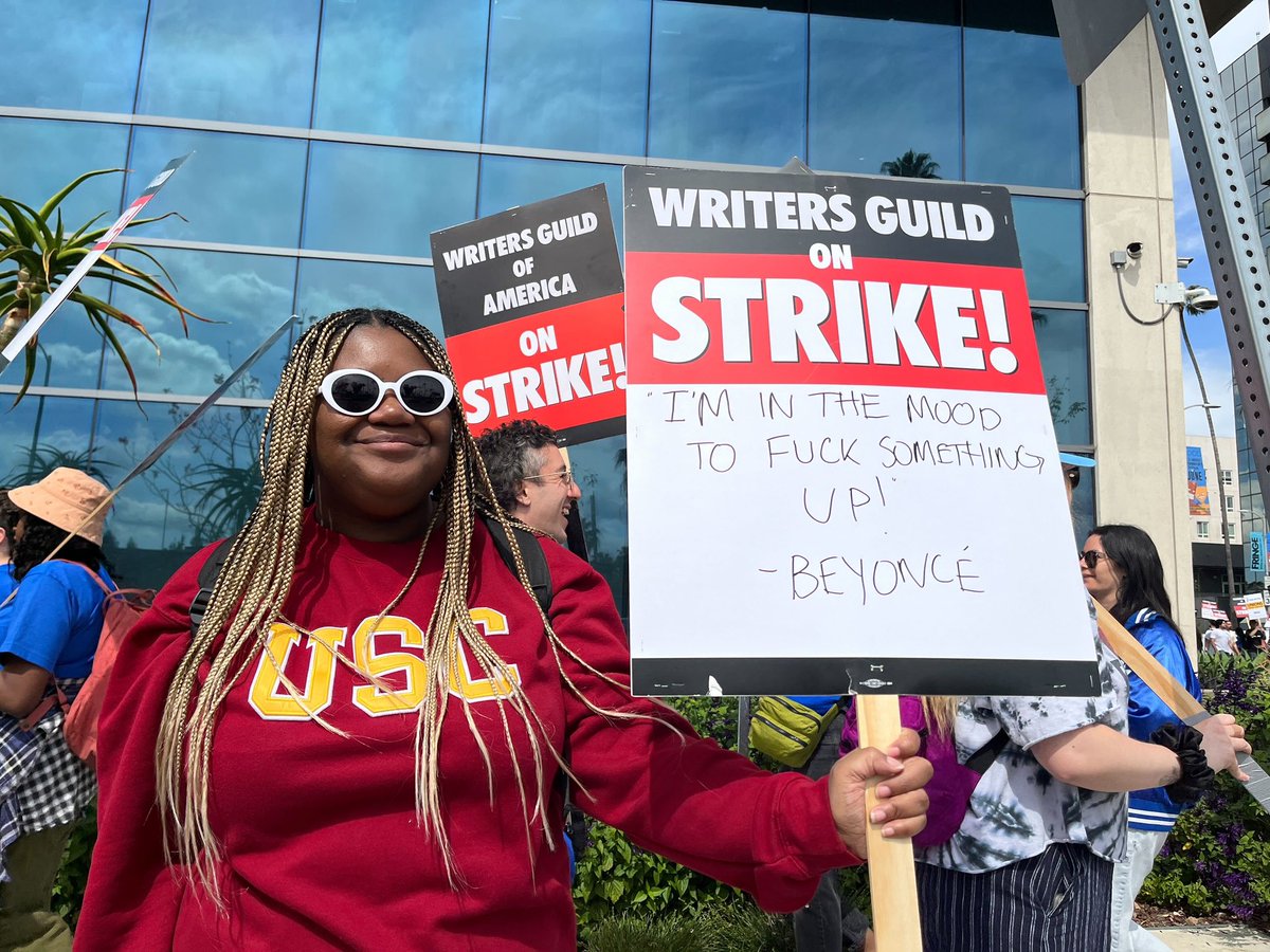 Variety's tweet photo. Writers and supporters picket outside the Netflix building in Hollywood on Day 2 of the strike. https://t.co/DDAKv2oZVo https://t.co/xjH9Pfg0ZV