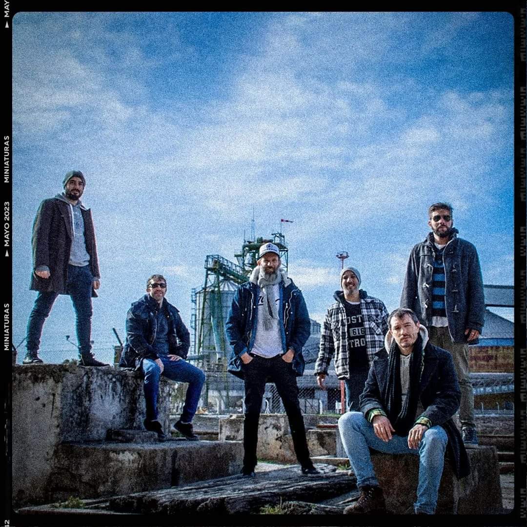 SE VIENE DISCO
SE VIENE LA PLATA
SE VIENE CABA
SE VIENE BAHÍA. 

- Renace el amor y el andar -