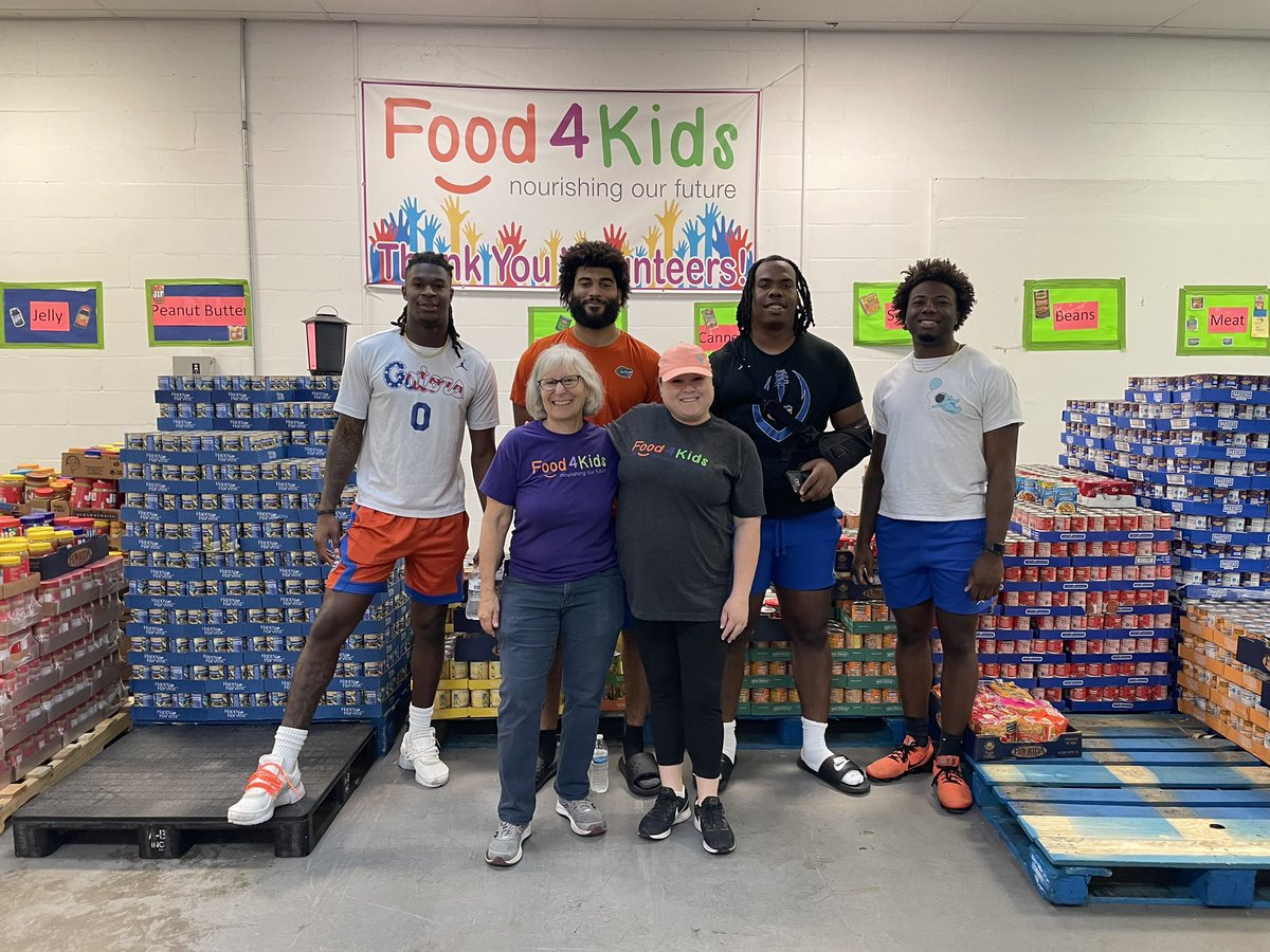 dante_zanders's tweet photo. Did you know that local nonprofit organizations like Food4Kids Backpack Program benefit from the USPS Stamp Out Hunger Food Drive? Check out this shopping list and be sure to leave new, nonperishable food items in or near your mailbox on May 13th!  @Fl_Victorious #FVFoundation https://t.co/G9st7YEBrE
