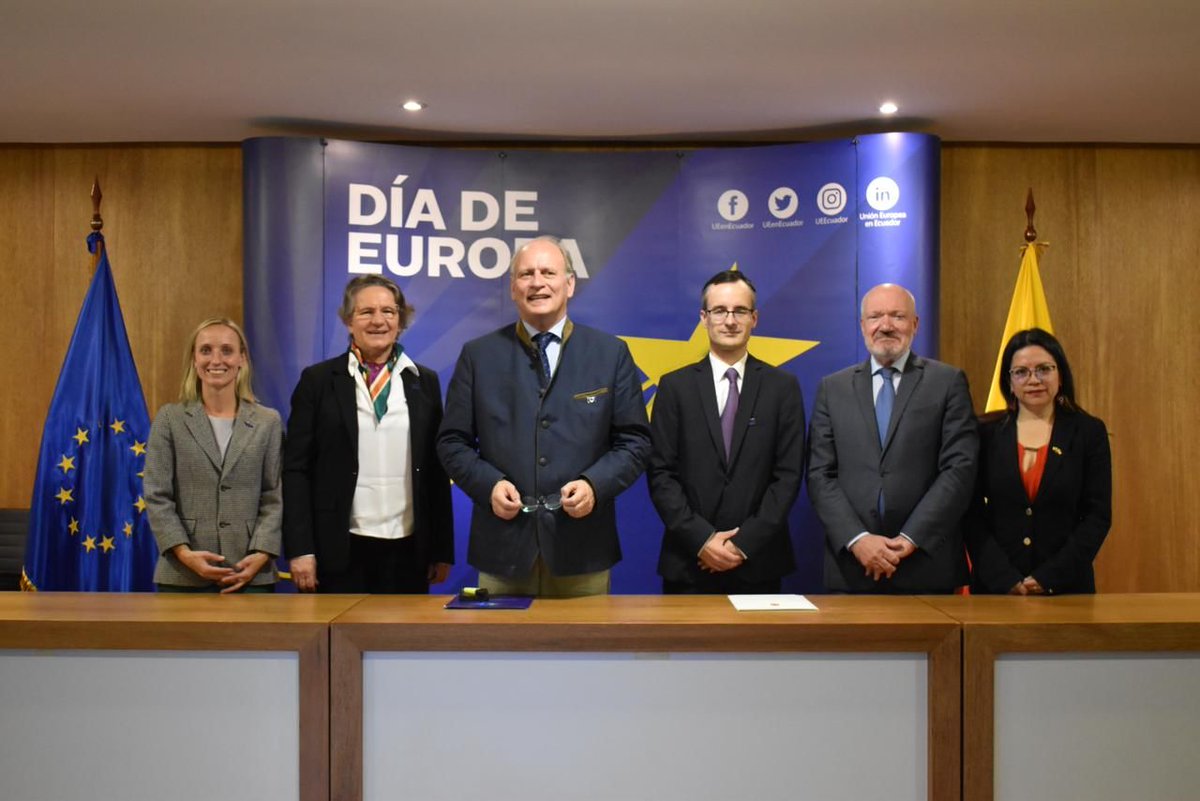 Desagneauxdiplo's tweet photo. Junto a mis colegas Europeos celebramos a Europa y los valores que nos unen #Cultura #Diversidad #Inclusion #DefensaDDHH #LibertadDeExpresion 

Una amplia agenda de actividades  para celebrar este #MesDeEuropa

Nos dedicamos con las Alianzas Francesas a la Educación mediatica https://t.co/6Yqt0S3WEJ