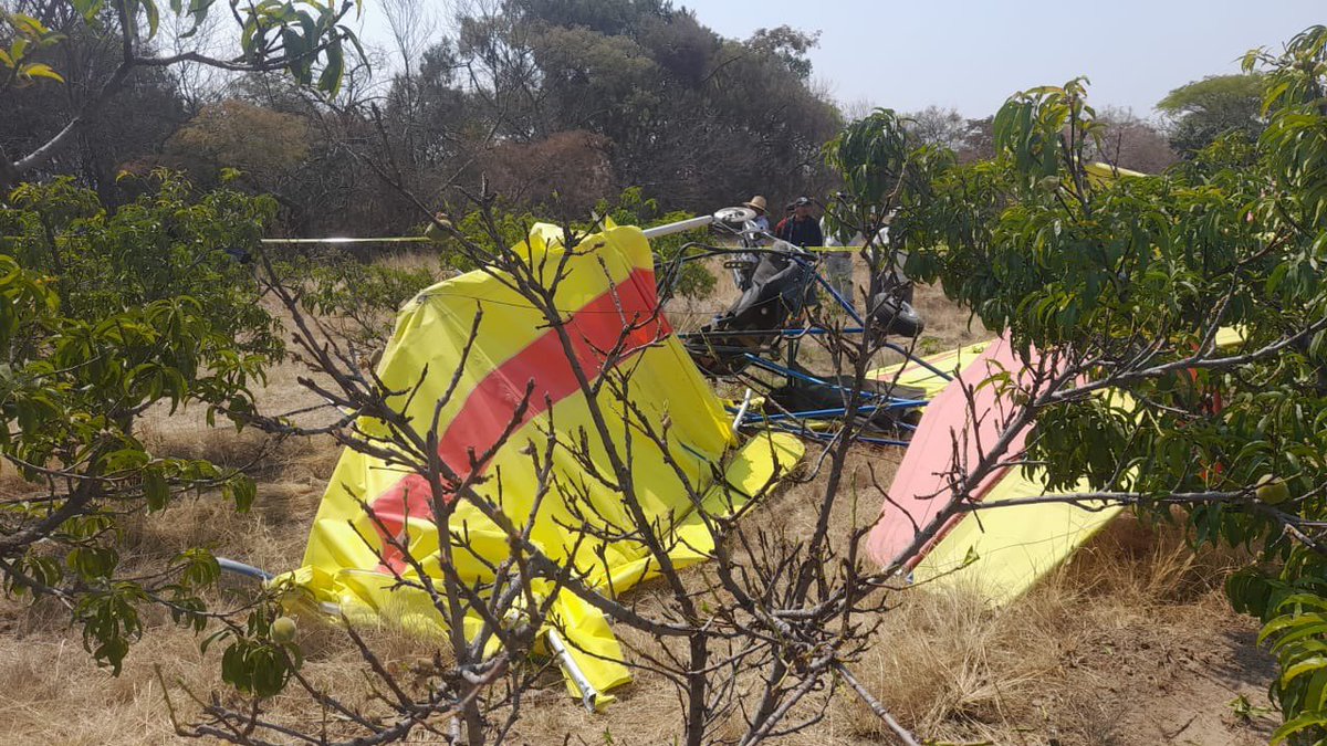 Imagen_Puebla's tweet photo. ✈️🚨Deja como saldo un lesionado y una persona sin vida la caída de una aeronave cerca de la carretera #Tepango en el municipio de #Zacualpan en límites entre #Morelos y #Puebla. https://t.co/ojqGrNxpzo