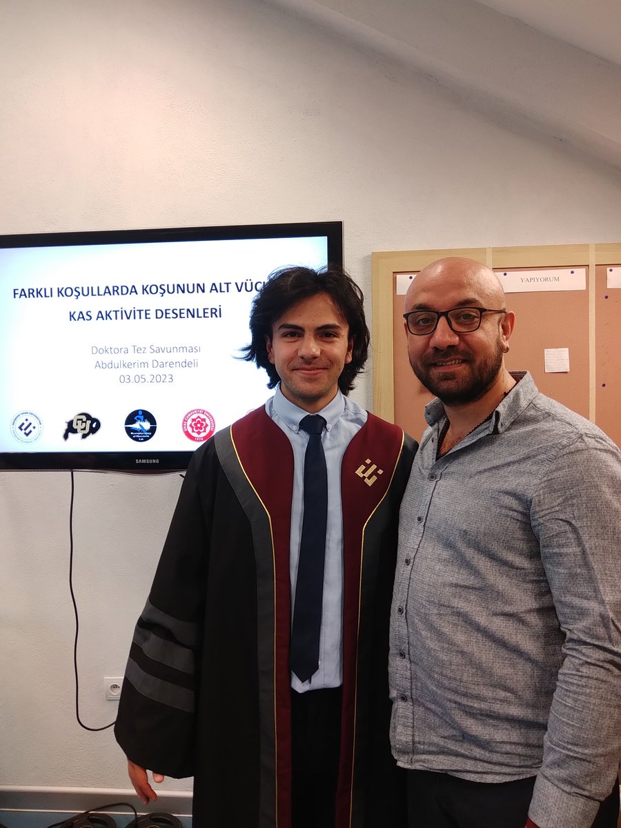 BatuhanDirik's tweet photo. Kardeş, dost, meslektaş. Üç kelimenin de hakkını dolu dolu veren güzel insan. O artık bir Dr. Abdulkerim Darendeli. 
@abdxsuphd https://t.co/HWWwEeHLE7
