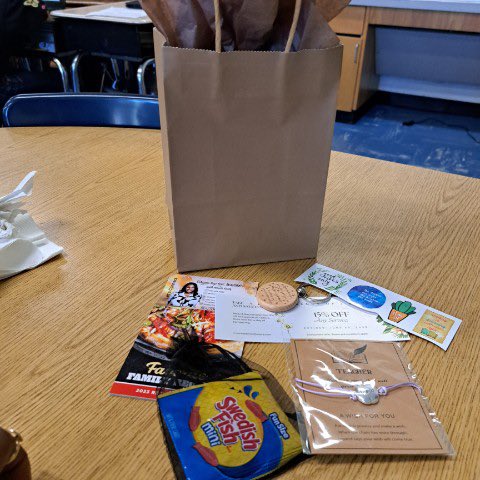 OAK_HCS's tweet photo. Self care is the better care! Celebrating our teachers &amp; staff with a little relaxation. Shout out to Essence of JaDore. #TeacherAppreciationDay #okeready #oakland #oaklandready #relaxation https://t.co/LFz8hc3ShG