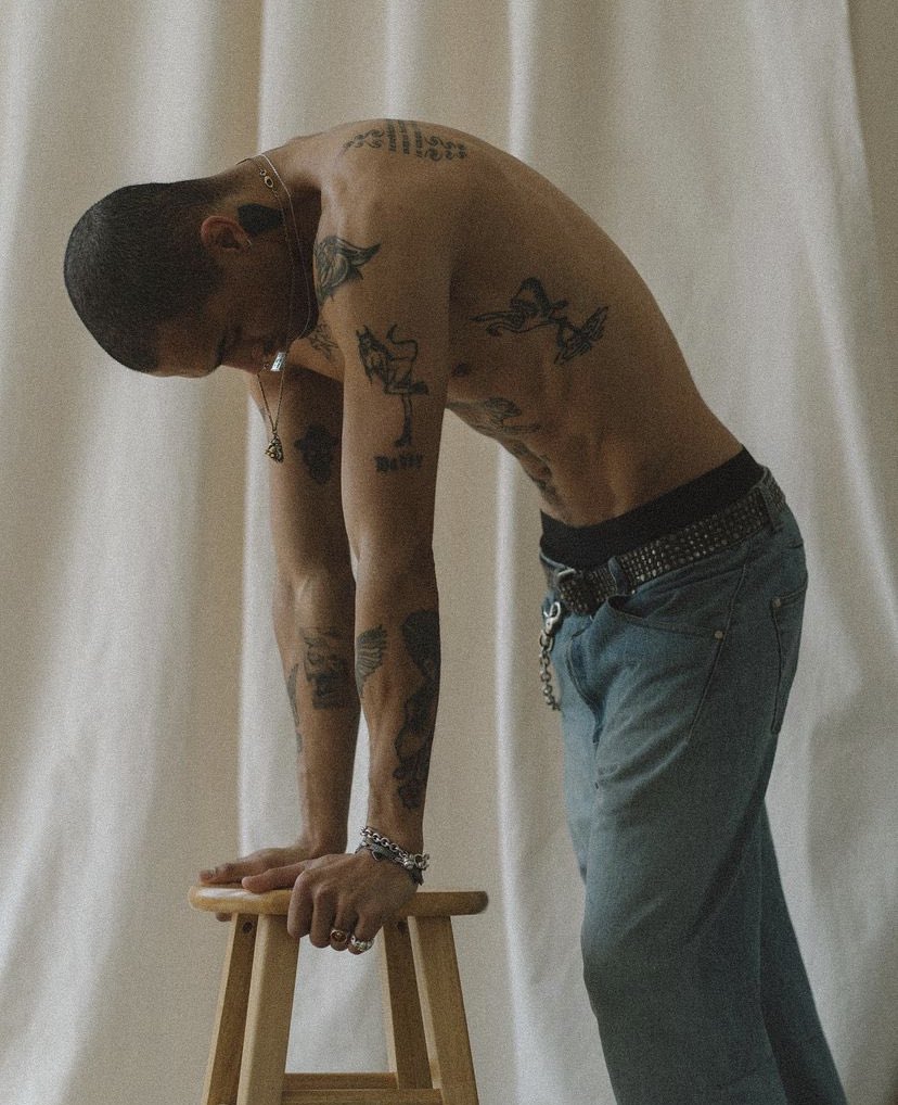 𝖎𝖙’𝖘 𝖆 𝖍𝖔𝖚𝖘𝖊 𝖔𝖋 𝖈𝖆𝖗𝖉𝖘
𝖇𝖚𝖗𝖓𝖎𝖓𝖌 𝖉𝖔𝖜𝖓 𝖎𝖓 𝖘𝖕𝖆𝖈𝖊.