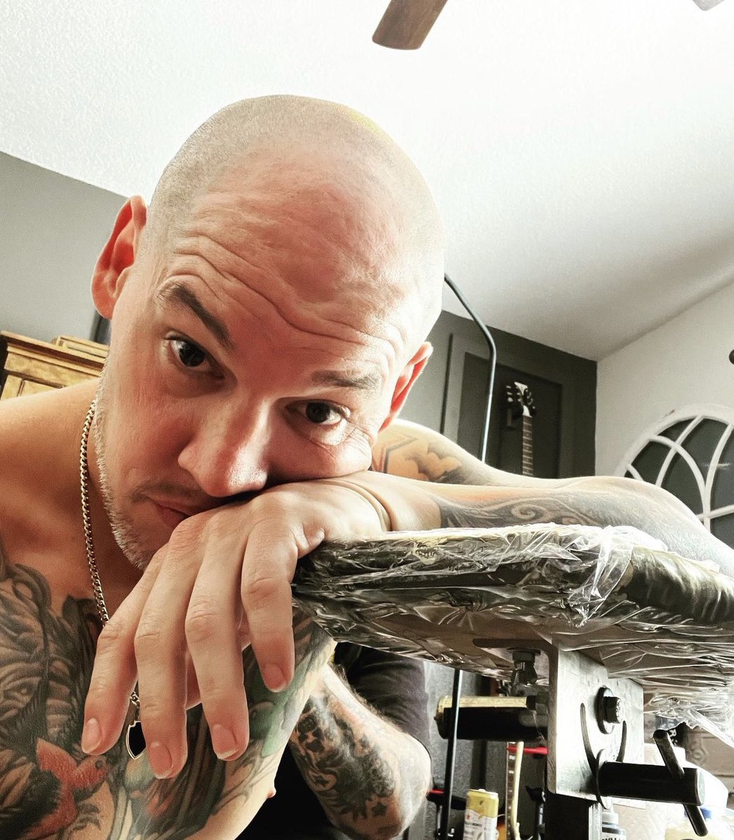 WolfUponMen's tweet image. Just a normal day.