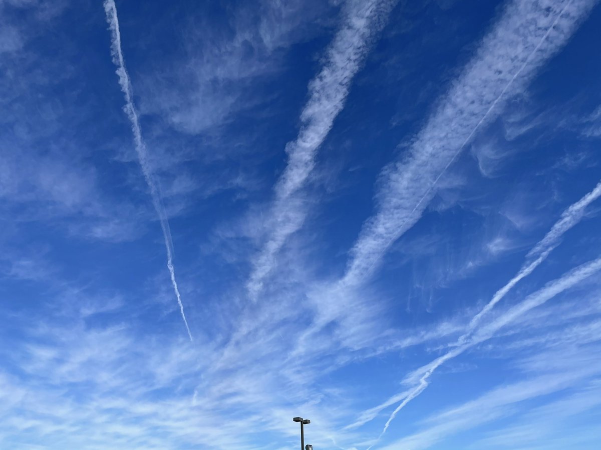 iheartmindy's tweet image. Wait a minute, chemtrails aren’t just something dumb and evil our corrupt government (finally admits) it does, but calls “bioengineering” now?

They’ve been hammering Vegas all year. I woke up to it trending on Twitter and realized they’ve been doing this everywhere.

#chemtrails