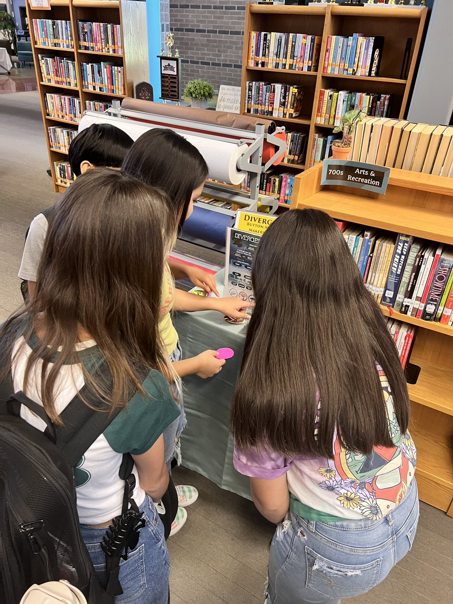 hshpilc's tweet photo. Last day for Divergent Button-Maker Makerspace! Do you know what faction you belong to? Come and take the Quiz! #hshpilc #makerspace #divergent #buttonmaker #schoollibrary #highschoollibrary #futurereadylibs #hcisdlibraries https://t.co/LOJONMZXBb