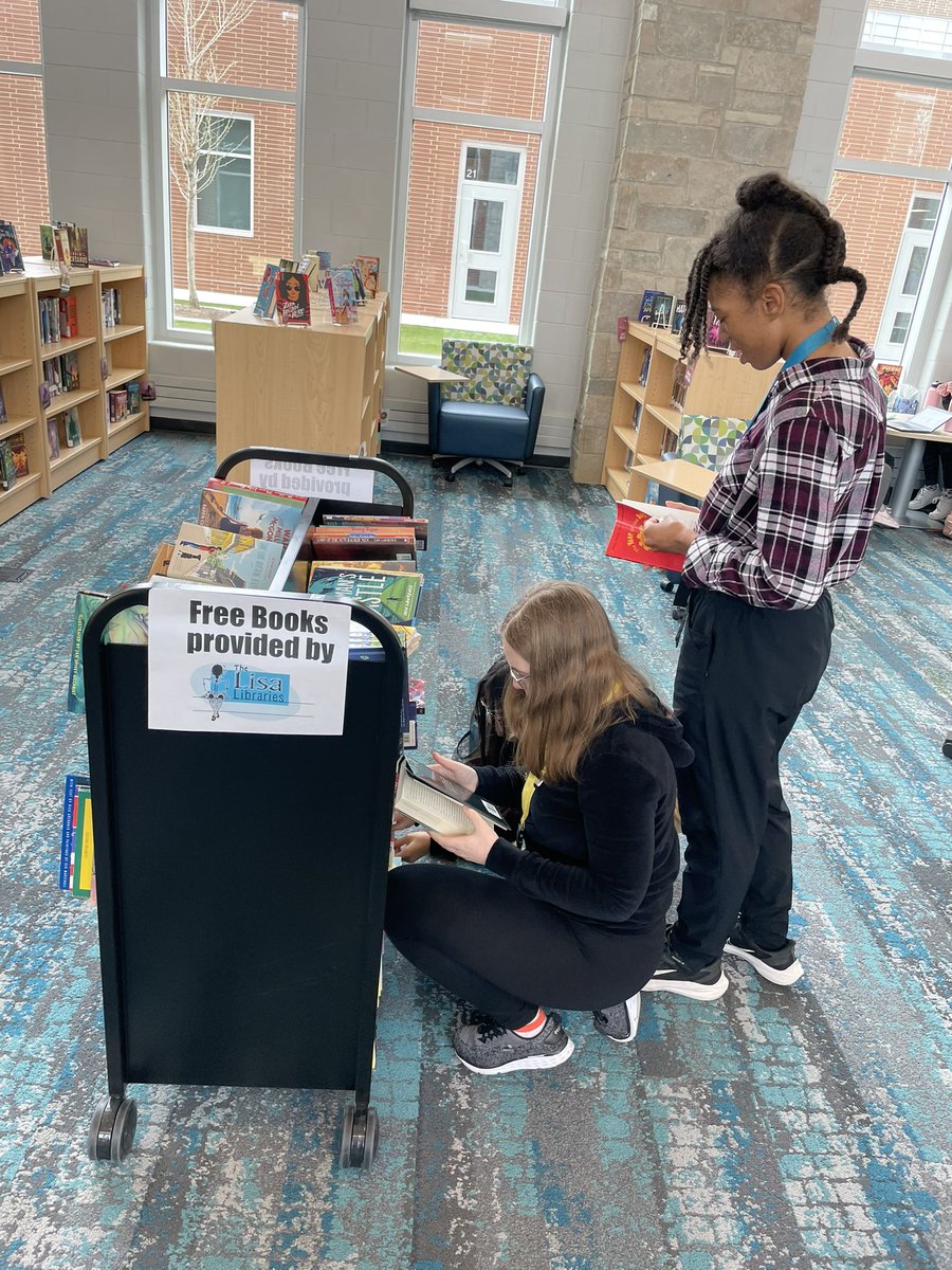BlaineMcDowell's tweet photo. Thank you to Lisa Libraries for donating books to our teachers and students! #Lisalibraries @WBMSHughes @WBMSAPGraff @JMracna #onlywb https://t.co/nONeM4ZcMw