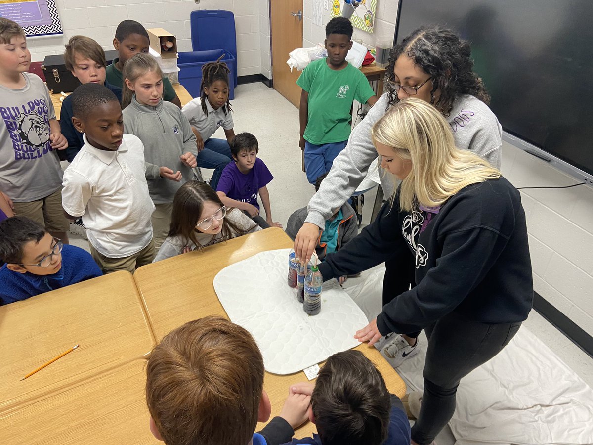 amygwatson18's tweet photo. MHS Health Science Anatomy Students were able to partner with MES 4th grade to teach them the body systems though experiments and questions. We @MilanCTE are grateful for our sister schools that allow us to incorporate knowledge into practical application. #LearnOneDoOneTeachOne https://t.co/ZfMeBqFjNU