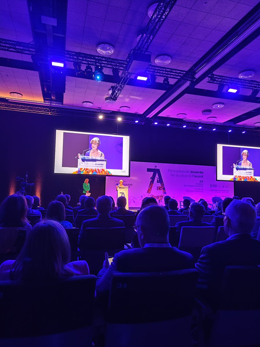 hectorcalema's tweet photo. Conferencia de inauguración del #XIIICongresoAbogacia @Abogacia_es @ICATTarragona https://t.co/MWI39Lieix