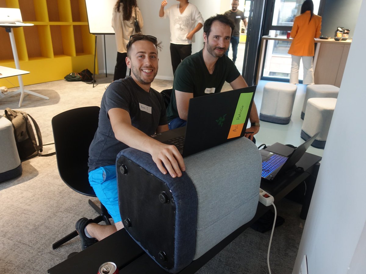 Valencia Codes tweet media