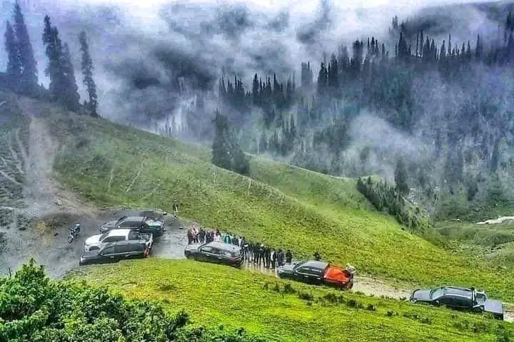 SkarduExpd's tweet image. Breathtaking beauty of Upper Dir! Nestled in the majestic mountain of KPK, this hidden gem of Pakistan boasts crystal clear streams, lush green forests, and a serene atmosphere that&apos;s truly enchanting. A must-visit for nature lovers and adventure seekers! #UpperDir #Pakistan