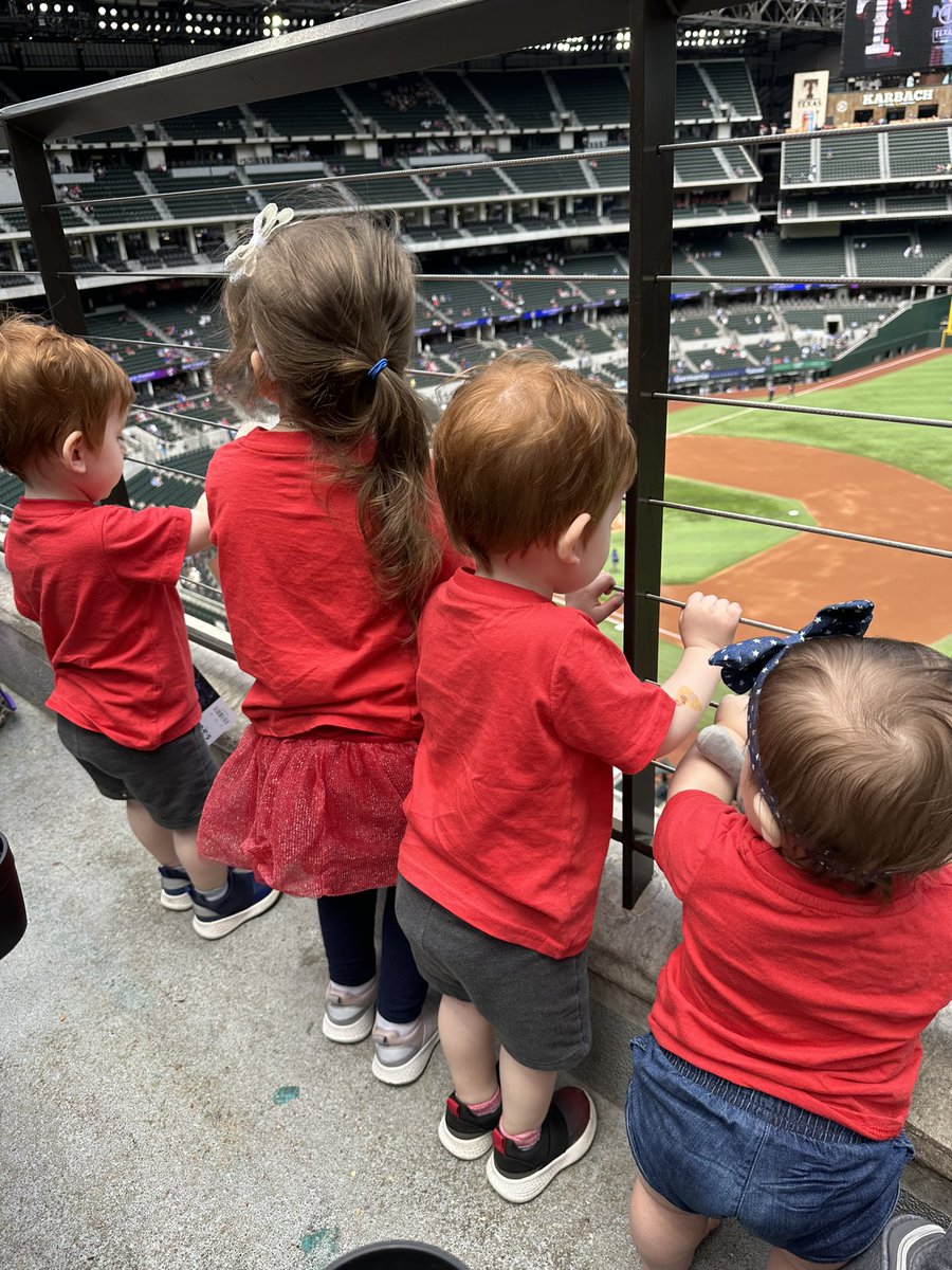 bons7786's tweet photo. #globelifefaces all the kids ready for their first ranger game! https://t.co/9CLW8ycJNC
