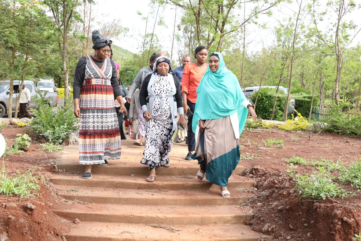 nurkiya13's tweet photo. 'Gaddis Gamme' an empowerment program for pastoralist girls that was initiated in Moyale Dec 2018 by @FirstLadyMbt through @MamaGuyoFdn is now attracting national attention as other women leaders join this year's girls camp (gaddis gamme) in Marsabit for benchmarking @cfla_kenya https://t.co/Xn0oCdfazO