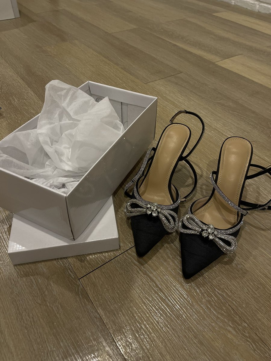 kaimookbreb's tweet photo. ส่งต่อรองเท้าส้นสูง size 39 ใส่ไปสองครั้ง🥹
- 290 baht ส่งฟรี 
สนใจดีเอมเพิ่มเติมได้เลยค่ะ

#ส่งต่อเสื้อผ้า #ส่งต่อรองเท้า #รองเท้าส้นสูง #รองเท้ามือสอง #ส่งต่อรองเท้าบูท #รองเท้า #ส่งต่อเสื้อผ้ามือ2 #ส่งต่อรองเท้าส้นสูง https://t.co/V51gIIDwL8