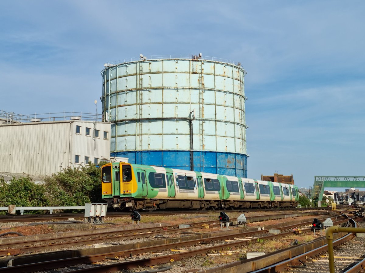 Jack_On_Track's tweet image. 💼  Back to work tonight after a very busy long weekend...

🚃 This is also my last run of night shifts before the May timetable change, so my last chance to work with the #Class313!

#railwayfamily #railway #trains