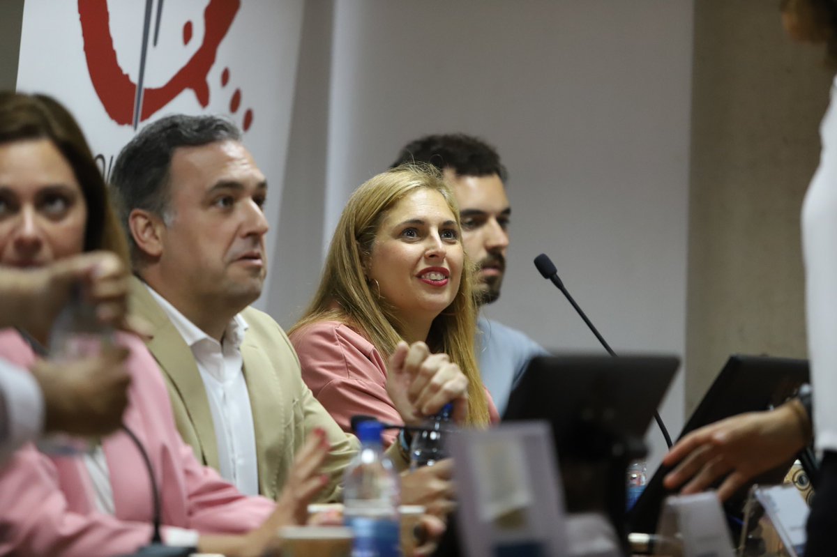 Acagede's tweet photo. ๐๐ผ Un placer tenerlos con nosotros para que den respuesta a los โRetos del ecosistema deportivoโ.
#ACAGEDE | #COLEFCanarias https://t.co/iDxi0jnbl7