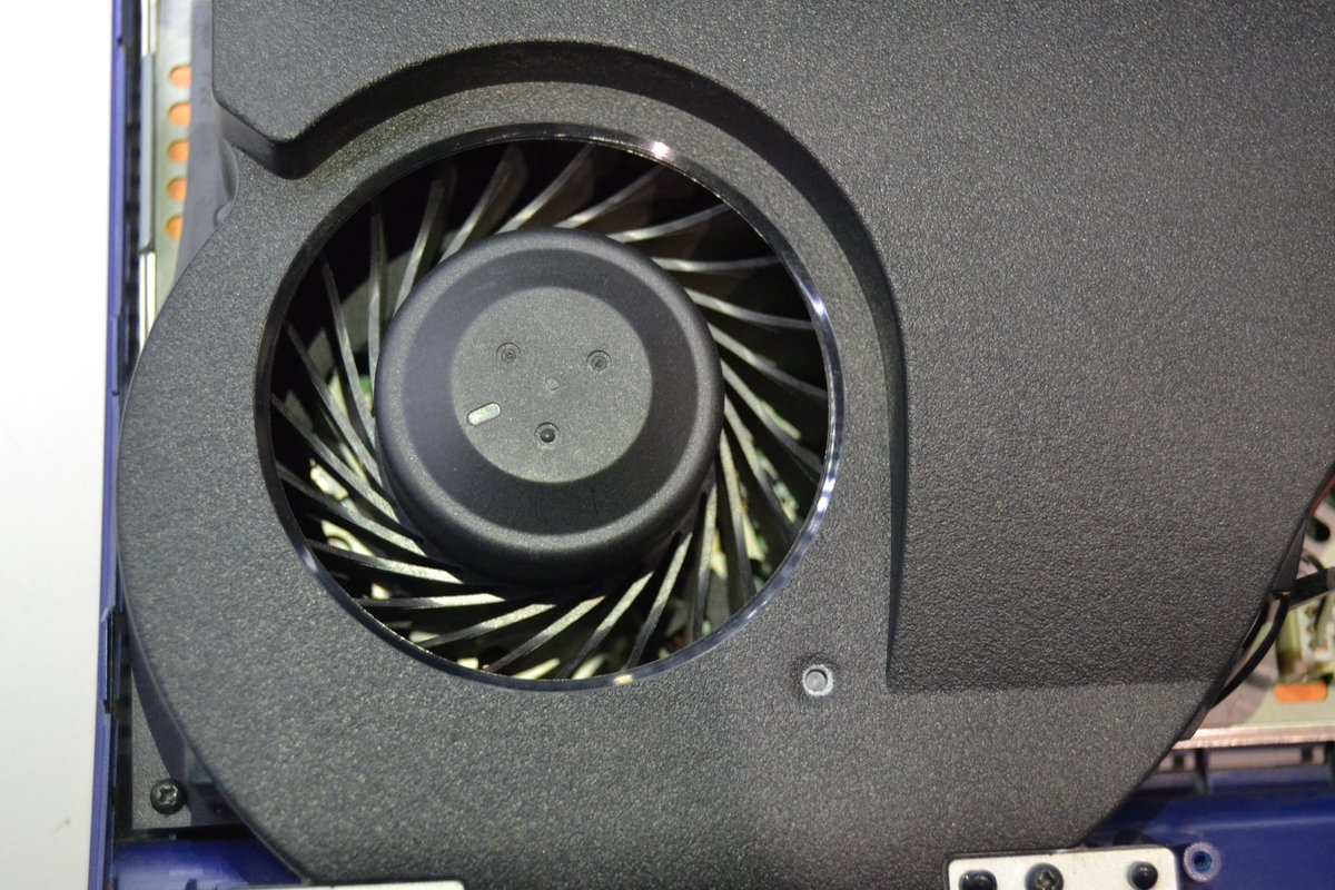 troubleclic's tweet photo. Quand vous venez pour un nettoyage de console et remplacement de pâte thermique, on s'engage à le faire de façon irréprochable ! L'intérieur de cette PlayStation 3 Ultra Slim parait neuf !

Et grâce à Qualirépar, vous avez une remise de 20€ sans démarche de votre part ! https://t.co/c68Ynh6uY1