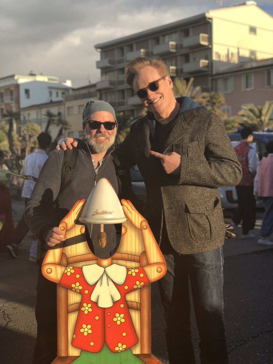 TeamCoco's tweet photo. On #INSIDECONAN, Mike and @jessiestwats are talking to #CONAN OGs Jordan Schlansky, Jason Chillemi, and Frank Smiley. They discuss the Italy trip, Jordan's foray into nude modeling, and the importance of thinly sliced prosciutto. 🇮🇹 Listen: https://t.co/mT2Wa3Un5d https://t.co/iETyLZBZn9