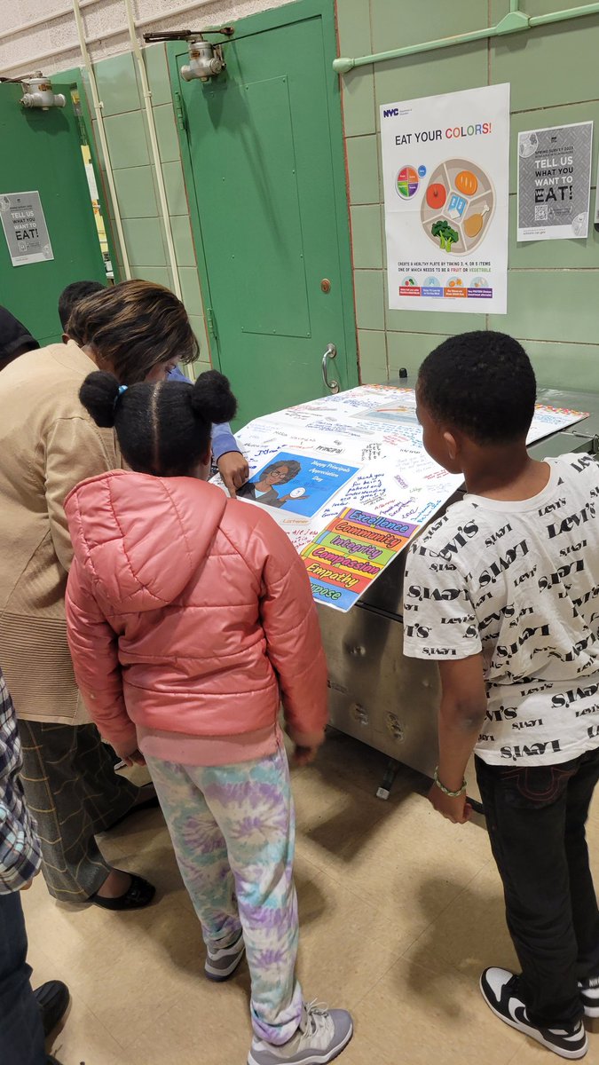 PS179BX's tweet photo. PS 179 Students presented Principal Williams with a token of their appreciation today, in honor of Principal Appreciation Day this past Monday. We Thank You for ALL that YOU DO! @Csd7Bx @DrRPadilla https://t.co/Hk5KSoZWBU