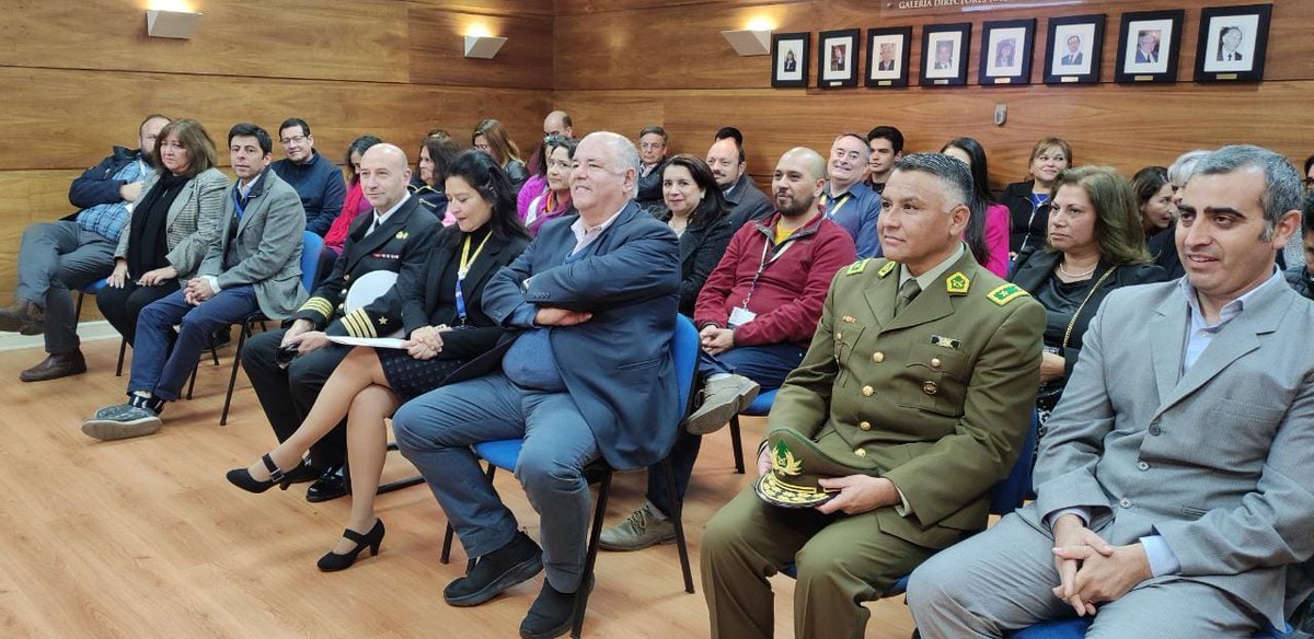sernapesca's tweet photo. En este #MesDelMar junto a @propescado firmamos un convenio de colaboración para promocionar el consumo responsable de pescados y mariscos, y difundir nuestro #SelloAzul como un distintivo para asegurar la acreditación de origen legal de los recursos y productos pesqueros. https://t.co/7Cj2bdamO7