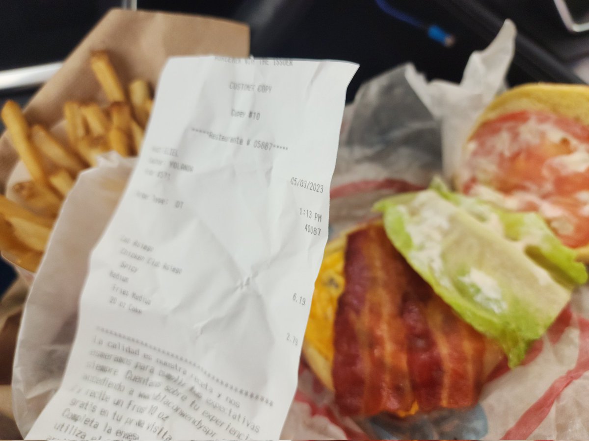 m_marie01's tweet photo. @Wendys Where's my chicken? This was supposed to be an Asiago Ranch, too late to go back. 😡😡😡 https://t.co/H3B4fS9TEs