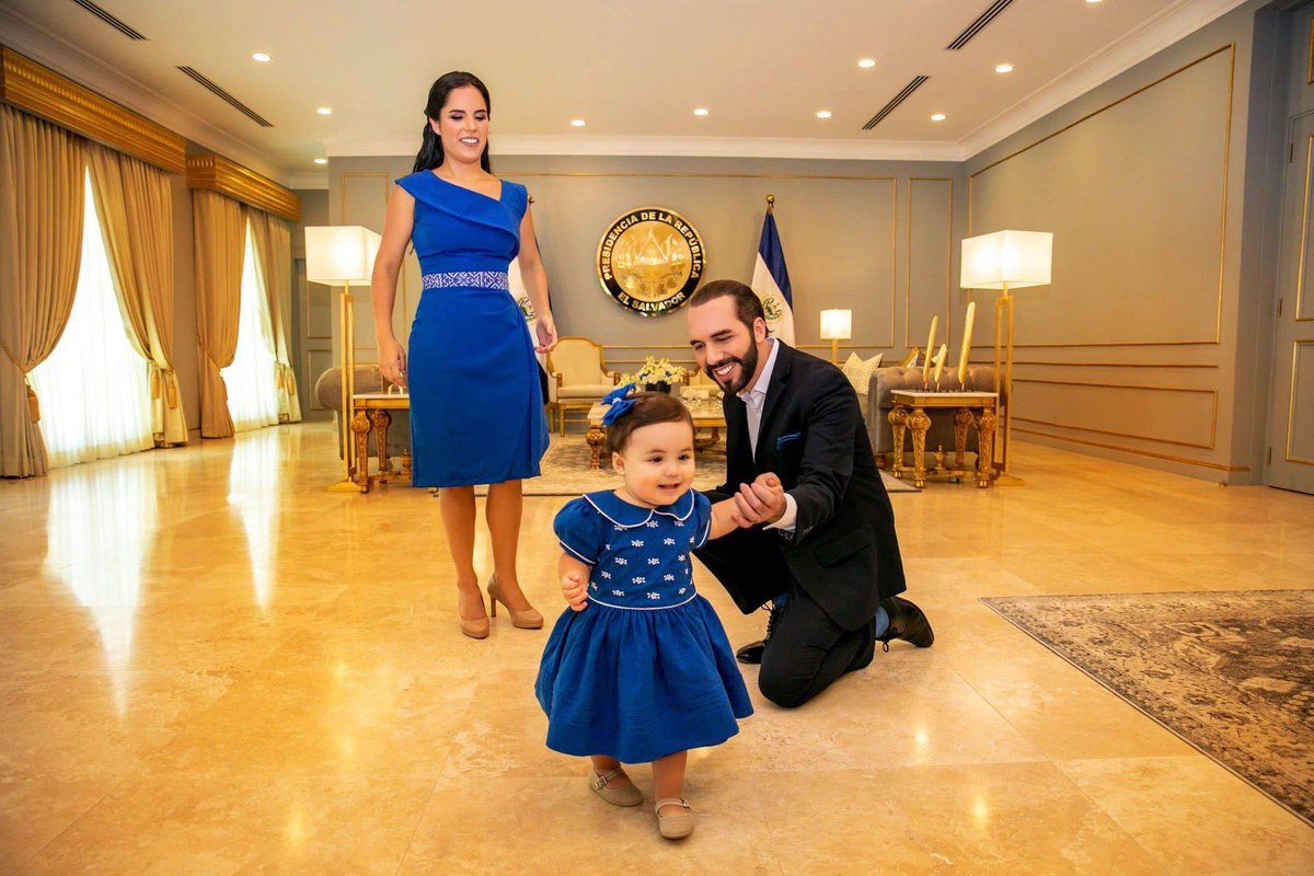 En El Salvador se reconoce y se enaltecen los valores familiares.

En El Salvador la familia es el pilar fundamental de nuestra sociedad.

Cómo puede desarrollarse una sociedad sin la seguridad que tus seres amados regresarán a casa al finalizar el día?

El Salvador ha dado