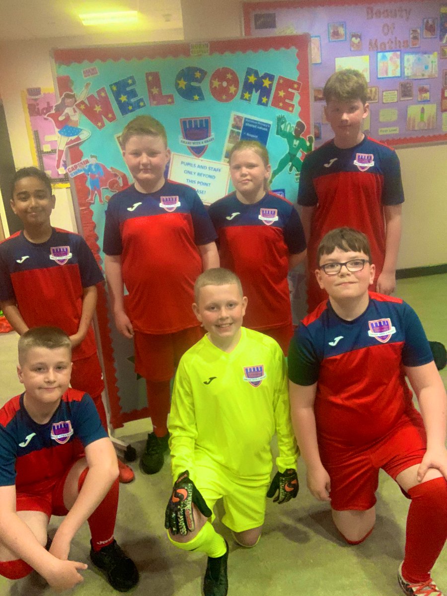 AntoninePrimary's tweet photo. Well done to our children who represented our school today at the football tournament at the Donald Dewar. Our team had a great afternoon of sport! Thank you @activeschoolsFK for organising! @PEPASSGlasgow β½οΈβοΈπ«#TitanTeamPlayer #RobinRespect https://t.co/1OUTgYAayY