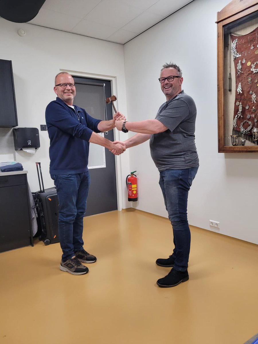 Rickotrans's tweet photo. vanaf 01-05-2023 mag ik mij officieel voorzitter van de ondernemersvereniging Zevenhuizen noemen. https://t.co/4Bnsx1uqVD