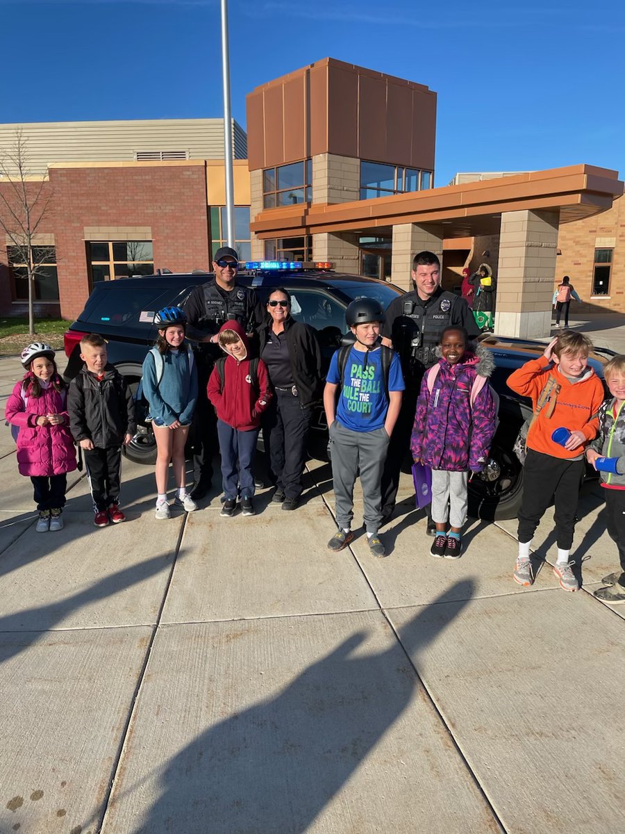 CloverRidgeElem's tweet photo. Many thanks to all participants for Bike to School Day! #TeamCRE 🍀 https://t.co/Q9DT5a6Vmu