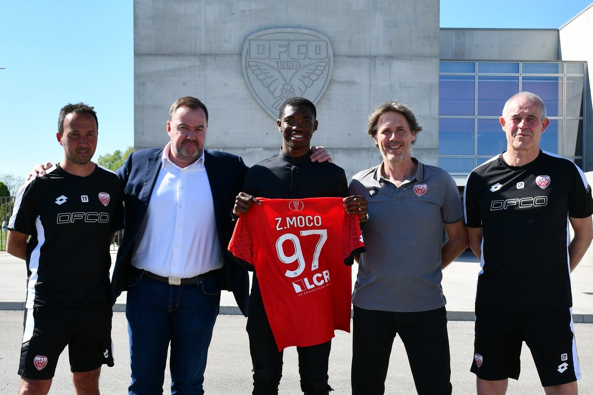 DFCO_Officiel's tweet photo. 🖊️ 𝗣𝗿𝗲𝗺𝗶𝗲𝗿 𝗰𝗼𝗻𝘁𝗿𝗮𝘁 𝗽𝗿𝗼 𝗽𝗼𝘂𝗿 𝗭𝗼𝗿𝗮𝗻 𝗠𝗼𝗰𝗼 𝗮𝘂 @DFCO_Officiel ! 

Le milieu de terrain guadeloupéen est le premier à atteindre cet objectif au sein du nouveau Centre de #FormationDFCO ! 👏👏

Communiqué ➡️ https://t.co/r3DO1FrydE https://t.co/Q9nP9QdsgS