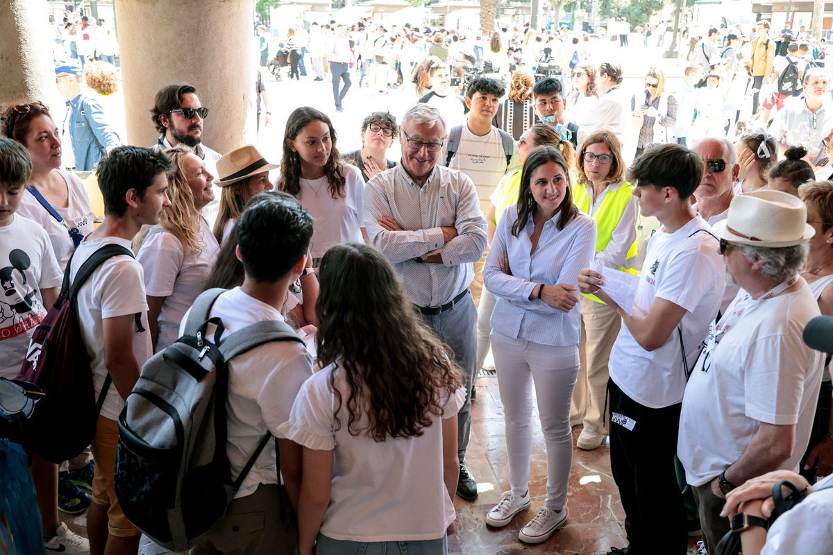 joanribo's tweet image. 👏🏽👏🏽Molt encoratjador el treball del Consell d'Alumnes de #Natzaret per defensar el barri i millorar el seu entorn natural: Som Riu💧. Un treball d'investigació i creativitat del qual prenc bona nota per avançar en les solucions com el Parc de Desembocadura. 

Moltes gràcies 🫶🏼