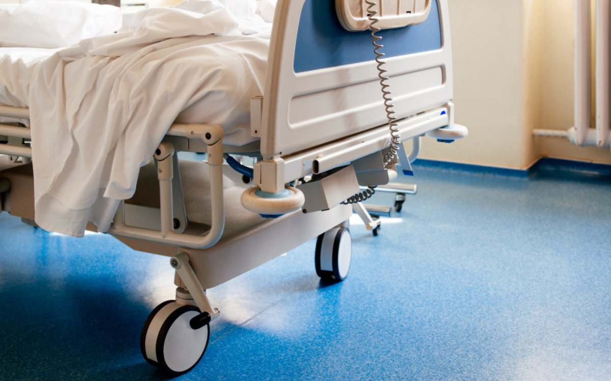 echo24cz's tweet photo. Po operaci rychle domů. Válek chce prosadit jednodenní medicínu. #Valek #operace
Více: https://t.co/4qsctoFCZR https://t.co/Hdj29Lmci0