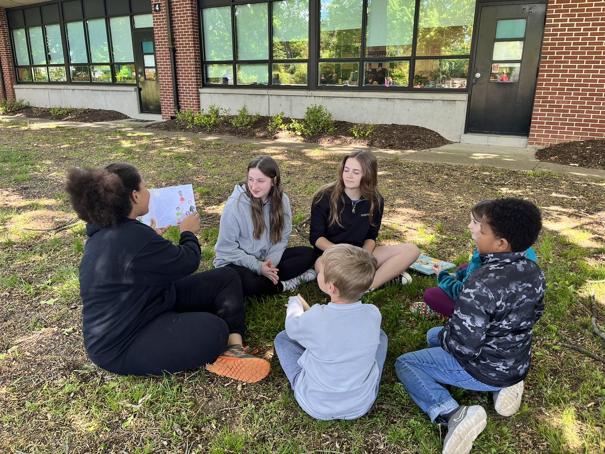IsabelMLake's tweet photo. Thank you to @WilderWildcats for hosting these @KammererCubs students to read their children’s books. We ❤️❤️❤️ being next door to share and collaborate. https://t.co/6qpMwgDsbq