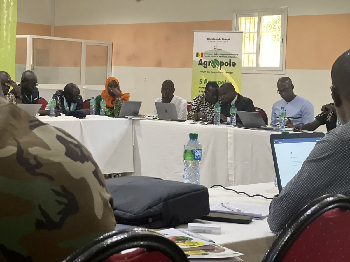 damebeye1's tweet photo. Nous prénons part du 03 au 05 mai 2023 à l’atelier de gestion durable pour la lutte intégrée contre les ravageurs et les maladies  des manguiers, anacardiers et maïs en Casamance, organisé par l’Agropole sud en partenariat à l’université Assane Seck de ziguinchor. #kebetu https://t.co/ZpOJbsRf3b