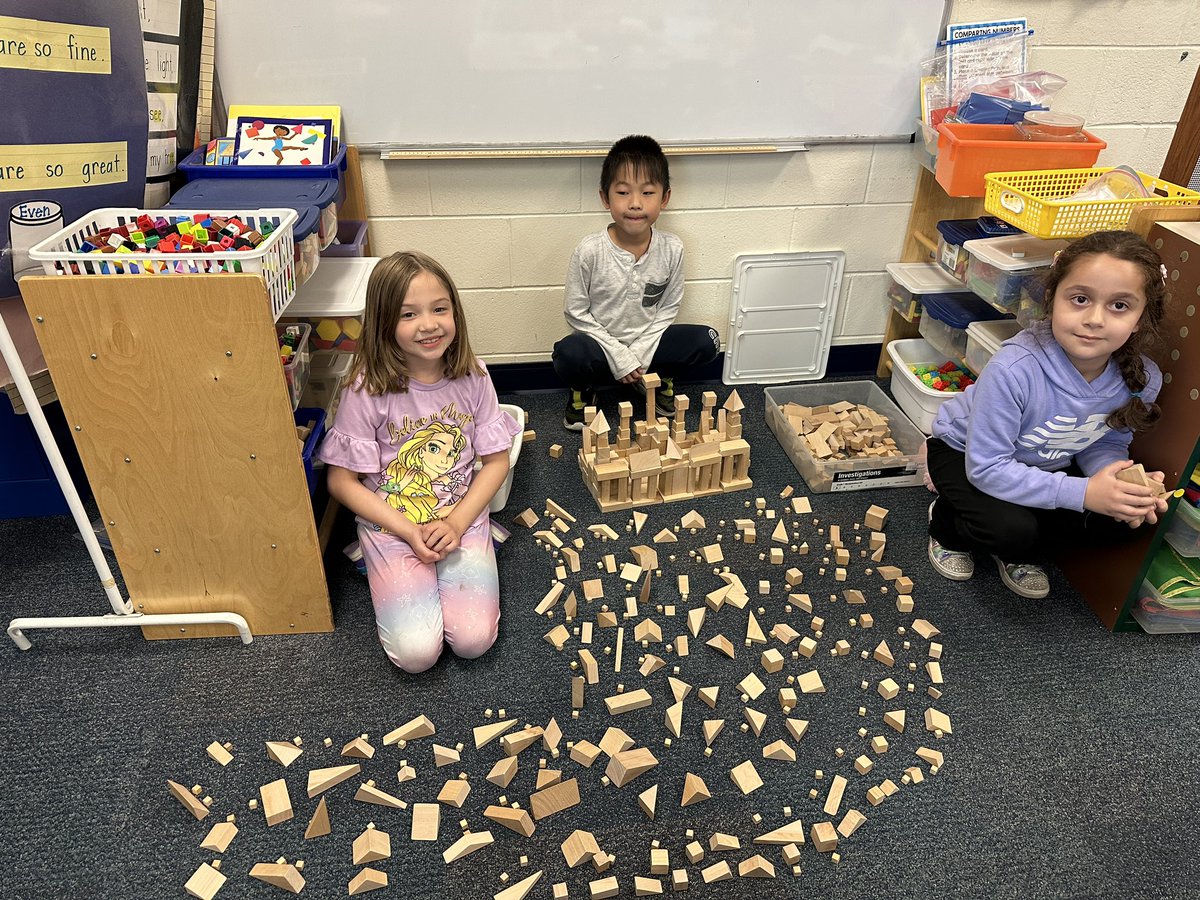 Teamwork to build a city after their center job was completed <a href="/Creeksidetweet/">Creekside ECS</a> #WEareLakota #NeedToSucceedCECS