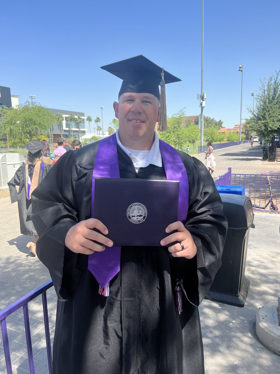 Swoll_2_'s tweet photo. Bachelors Degree ✅. It’s never too late #GCU2023 https://t.co/xLWTYBWvnc