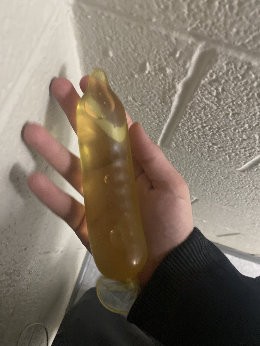 Look at my beautiful condom full of water that looks like piss😄
#pisscondomforlife