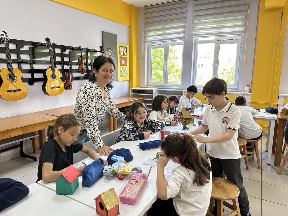 hul_yasar's tweet photo. #BilisimHaftası #harezmimodeli @Mberkharezmi_ @medeniberkio @harezmimodeli @BakirkoyMEM 
Kodlama öğreniyoruz geleceği şekillendiriyoruz 💪 https://t.co/BVoFw1ofa4