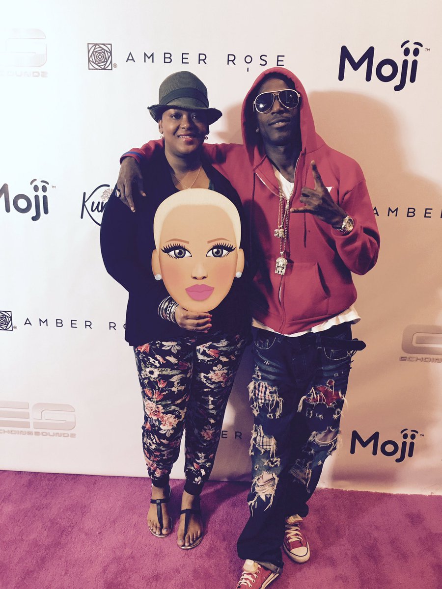 JimmyRothzchild's tweet photo. “One Night turns into Many Nights” with Jimmy White❗️🤷🏾♂️ 🎬 🎥 💋 #Muva #Moji #TheJimmyWhiteShow #RedCarpetShawty #FVCA #CollegeHillCelebrityEdition #HollywoodDawgs 🐶 https://t.co/mxwe0p50qd