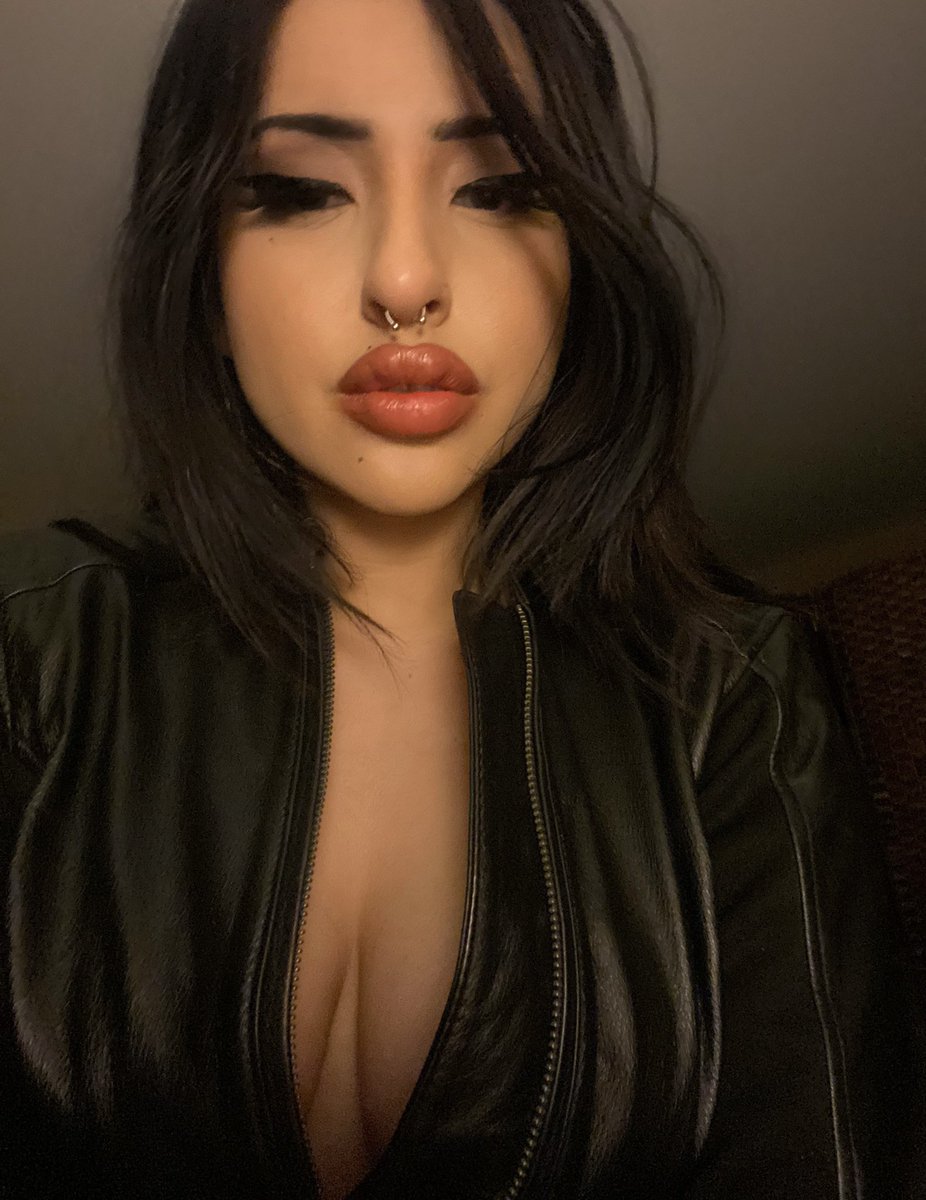 Dayanightz's tweet photo. Luvr https://t.co/xlHCvZfatb