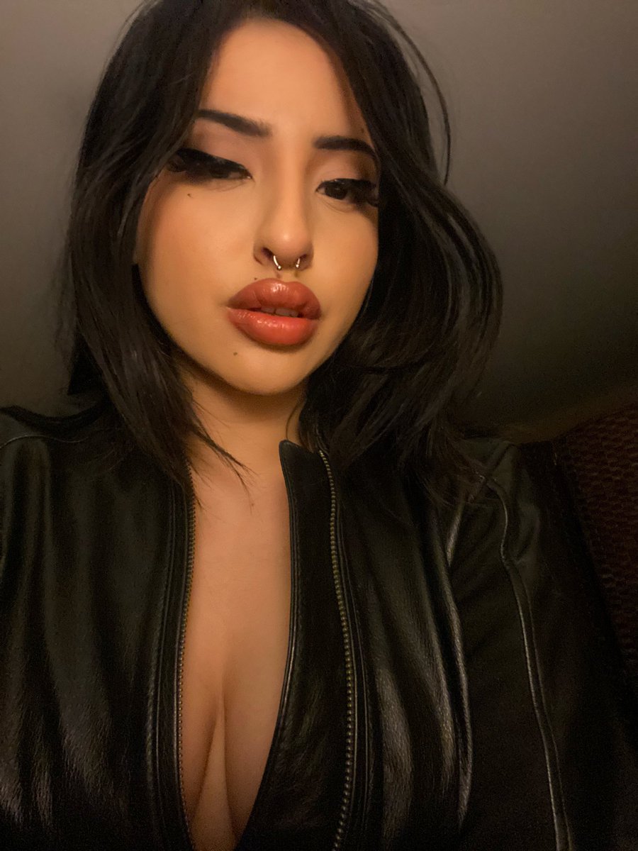 Dayanightz's tweet photo. Luvr https://t.co/xlHCvZfatb