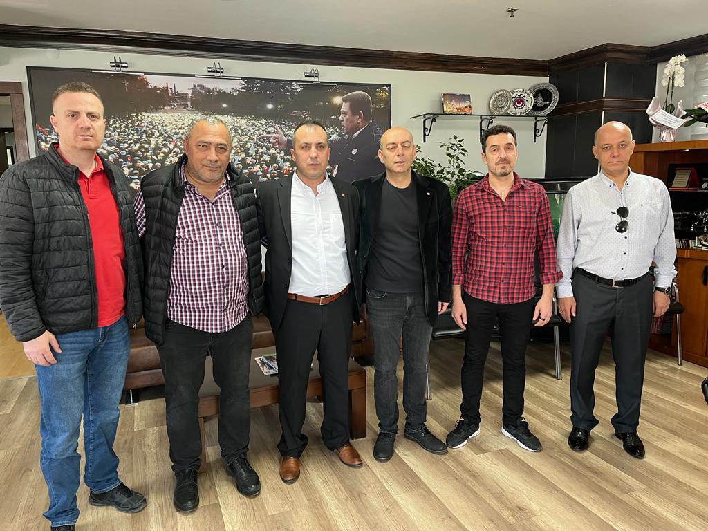 Türk Metal Sendikası Kdz.Ereğli 1 nolu Şube Başkanlığına atanan Sn.Altan KALFA’ya yeni görevininde başarılar dilemek için Erdemir Teknikerler Derneği Yönetimi olarak ziyarette bulunduk.
 Sn.Altan KALFA’ya ilgi ve alakalarından dolayı teşekkür eder,çalışmalarında başarılar dileriz