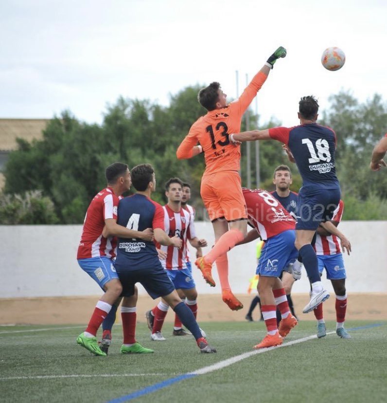 CE_Santanyi's tweet photo. ⚔️ Diumenge anirem amb TOT a Manacor

Un 🔒 sota la porteria ⛔️

L’equip necessita el vostre suport, afició!

⏰ Diumenge a les 18:00h
🏟️ Na Capallera

AMUNT SANTANYÍ!

🔴⚪️🔴⚪️ https://t.co/H7ujg6RszG
