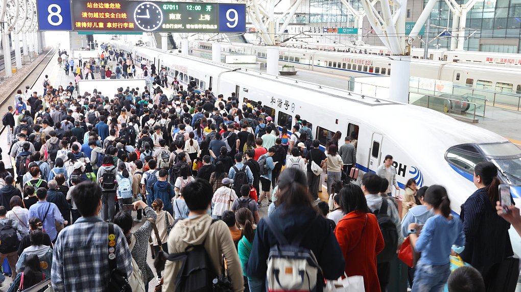 PDChina's tweet photo. China's Ministry of Culture and Tourism said that a total of 274 million domestic trips were made nationwide during the Labor Day holiday in 2023, up 70.83% YOY. https://t.co/UcDM3Pew39